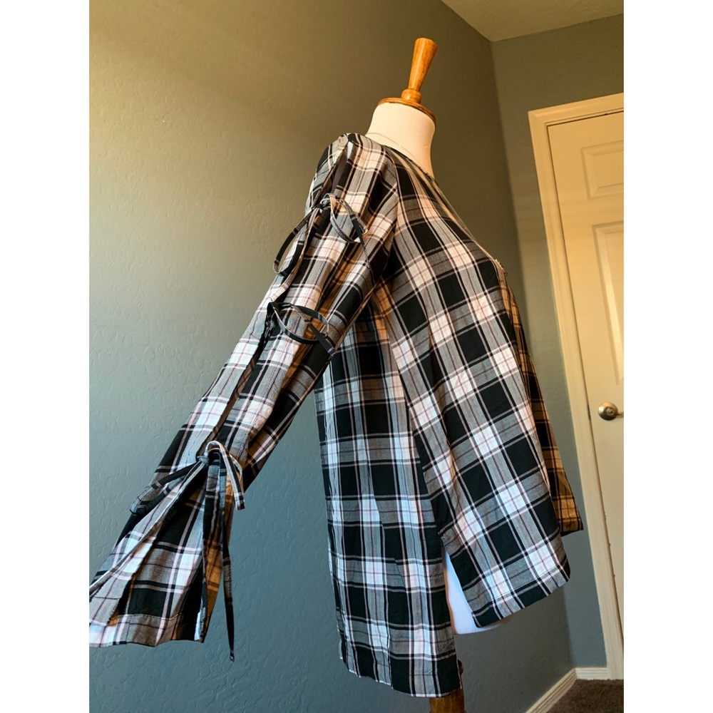 🎀LOFT Blouse with Open Shoulder Bow Tie Sleeves🎀
